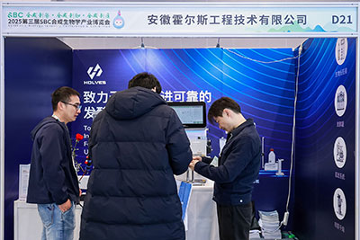 尊龙(中国)时凯集团团队与客户交流